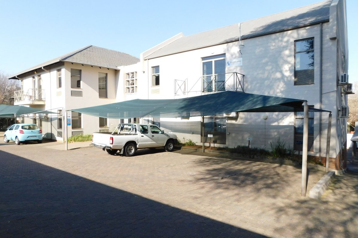 Neat And Easy To Find Ground Floor Offices For Sale Or To Let. - Photo 4