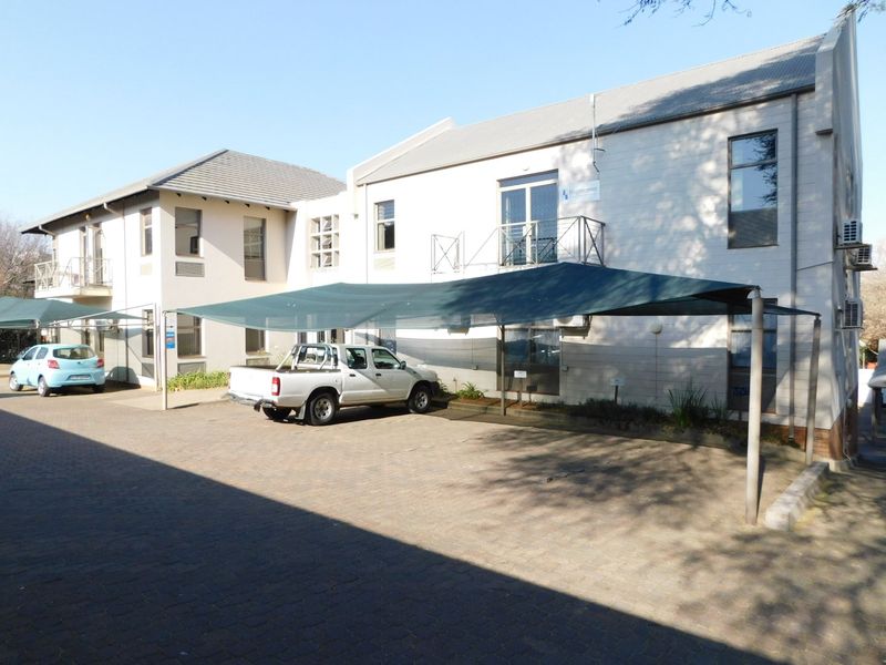 Neat And Easy To Find Ground Floor Offices For Sale Or To Let. - Photo 4