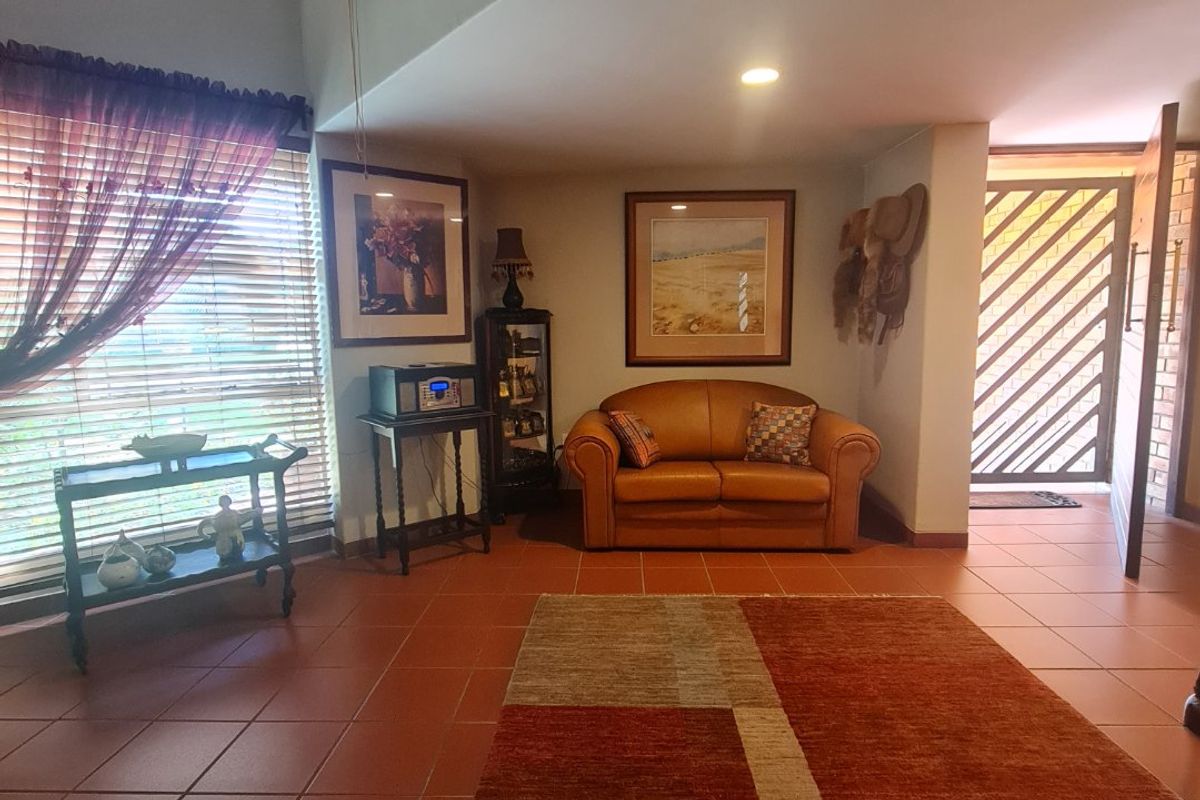 Exclusive free standing property in secure Estate complex Sasolburg. - Photo 4