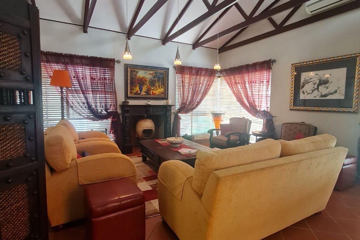 Exclusive free standing property in secure Estate complex Sasolburg. - Photo 5