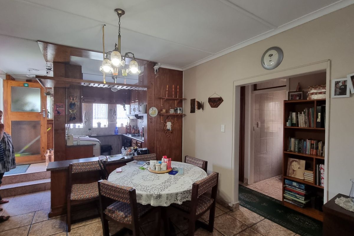 Very neat apartment for sale in secure complex in Sasolburg. - Photo 5