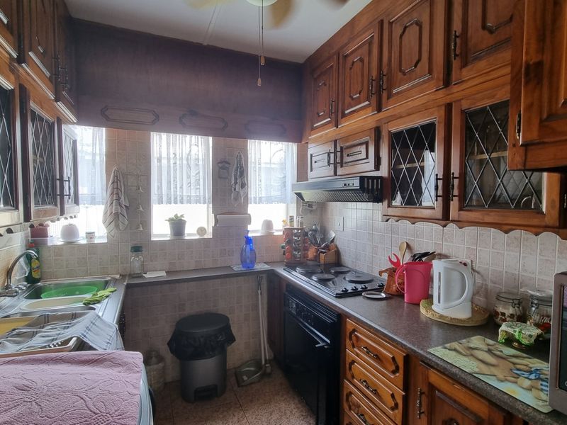 Very neat apartment for sale in secure complex in Sasolburg. - Photo 9