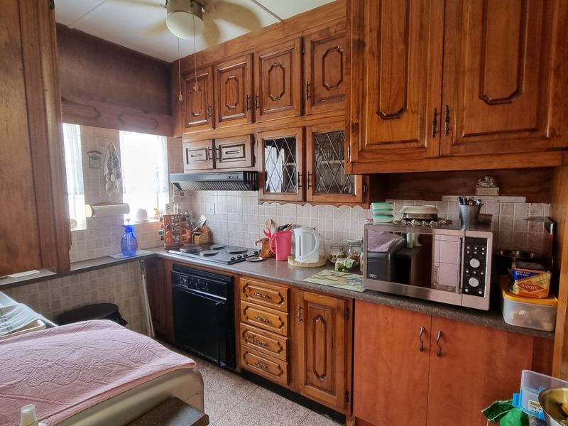 Very neat apartment for sale in secure complex in Sasolburg. - Photo 8