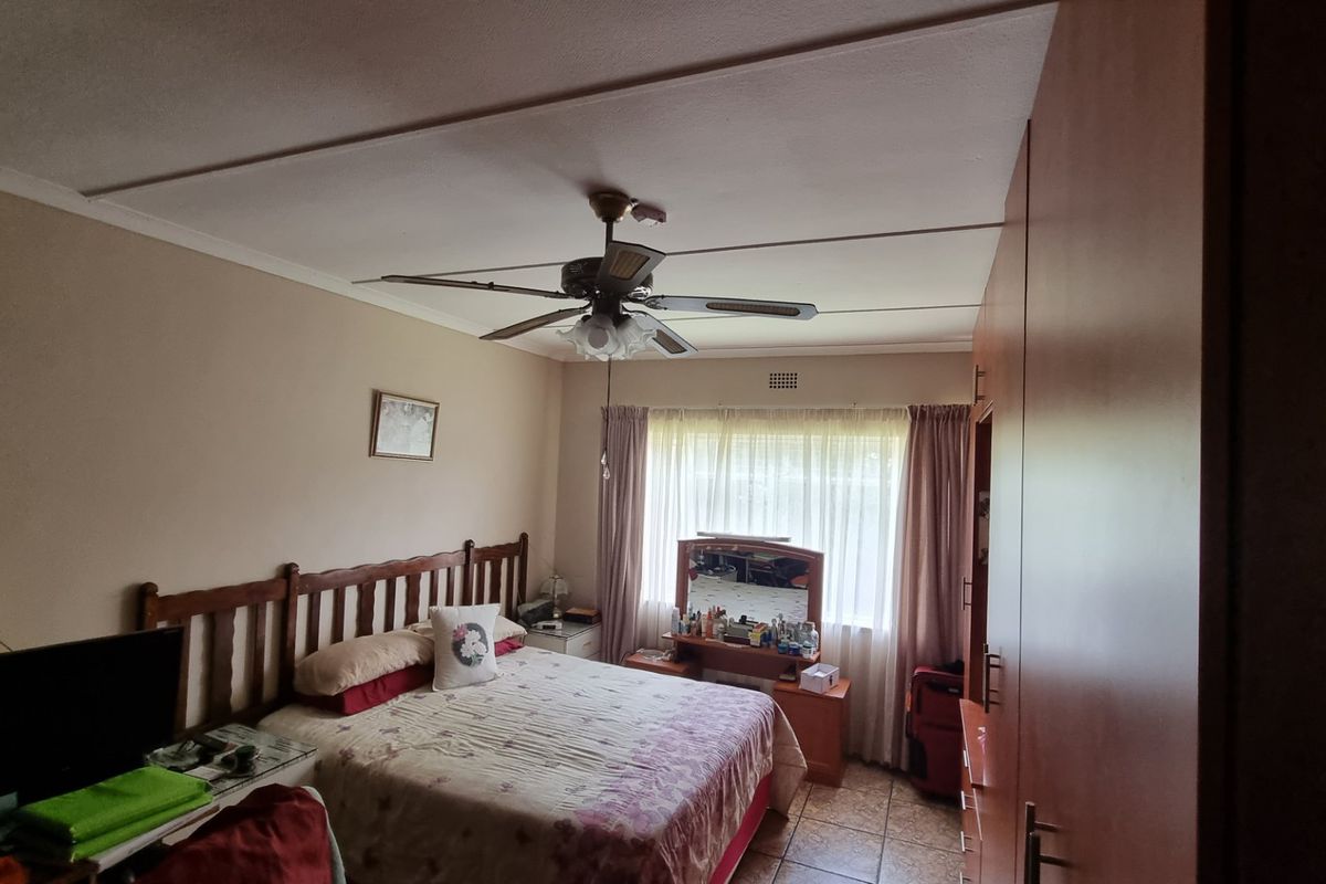 Very neat apartment for sale in secure complex in Sasolburg. - Photo 3