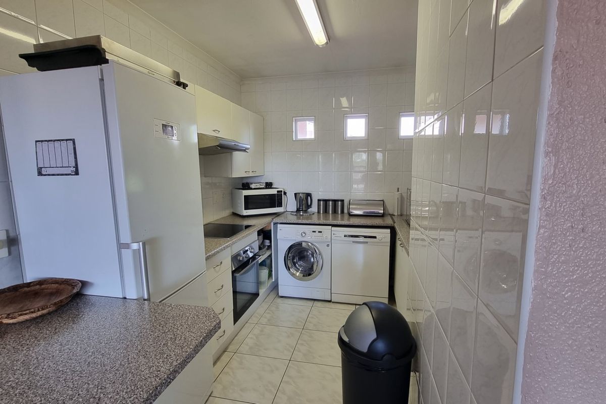 Stunning apartment next to Vaal River for sale in Vaalpark. - Photo 5