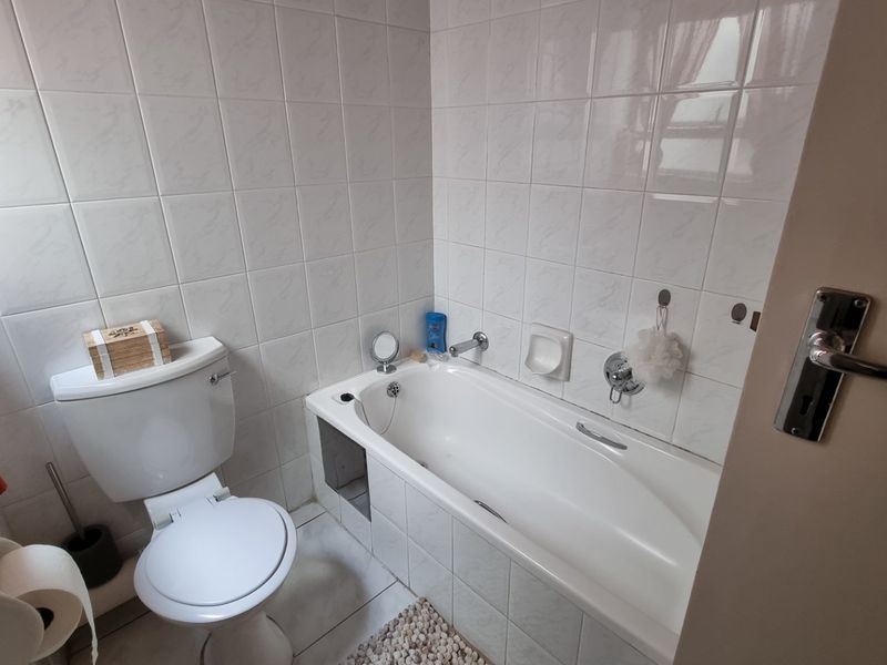 Stunning apartment next to Vaal River for sale in Vaalpark. - Photo 10