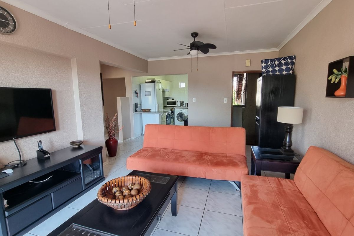 Stunning apartment next to Vaal River for sale in Vaalpark. - Photo 2