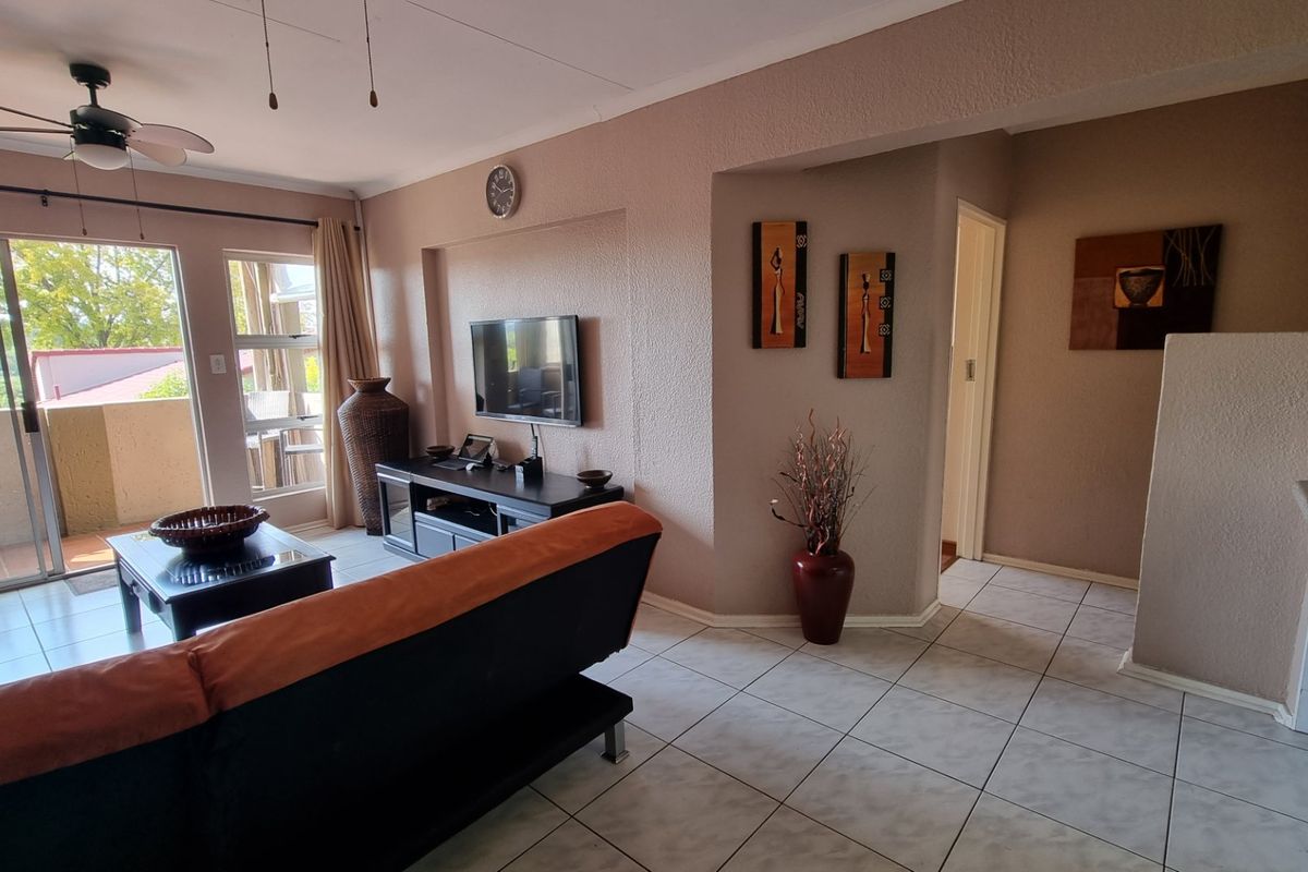 Stunning apartment next to Vaal River for sale in Vaalpark. - Photo 4