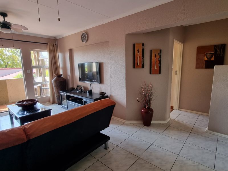 Stunning apartment next to Vaal River for sale in Vaalpark. - Photo 4
