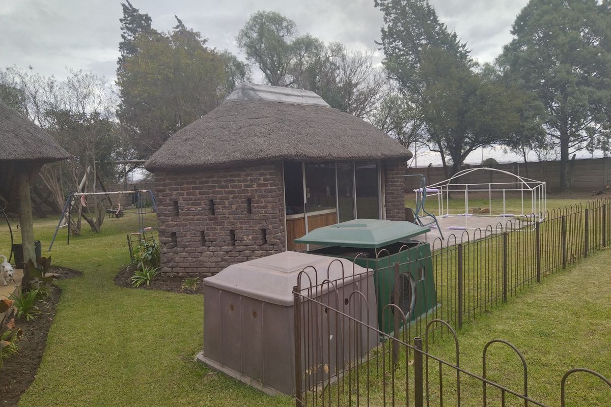 Newly listed in Lamontpark! - Photo 3