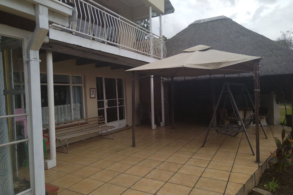 Newly listed in Lamontpark! - Photo 2