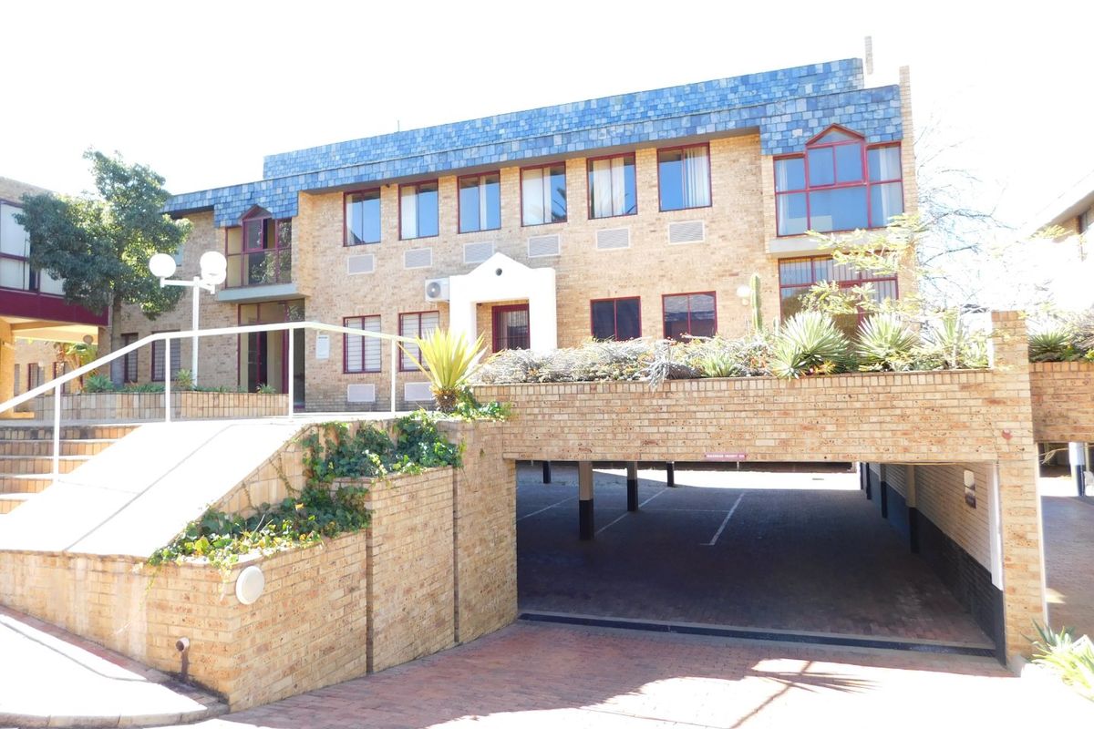 GROUND FLOOR OFFICES WITH QUICK ACCESS TO REPUBLIC ROAD. - Photo 2