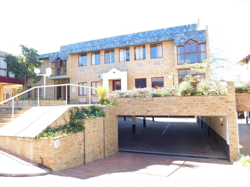 GROUND FLOOR OFFICES WITH QUICK ACCESS TO REPUBLIC ROAD. - Photo 2