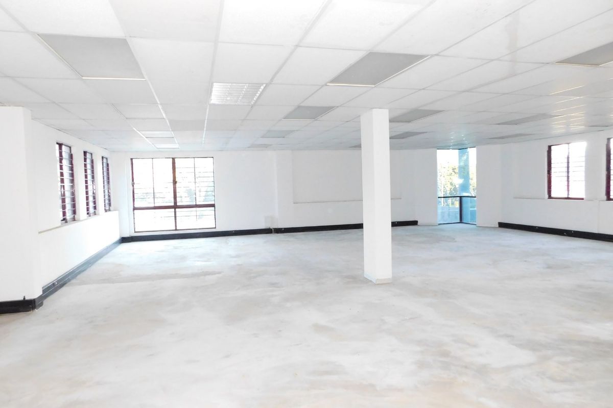 GROUND FLOOR OFFICES WITH QUICK ACCESS TO REPUBLIC ROAD. - Photo 5