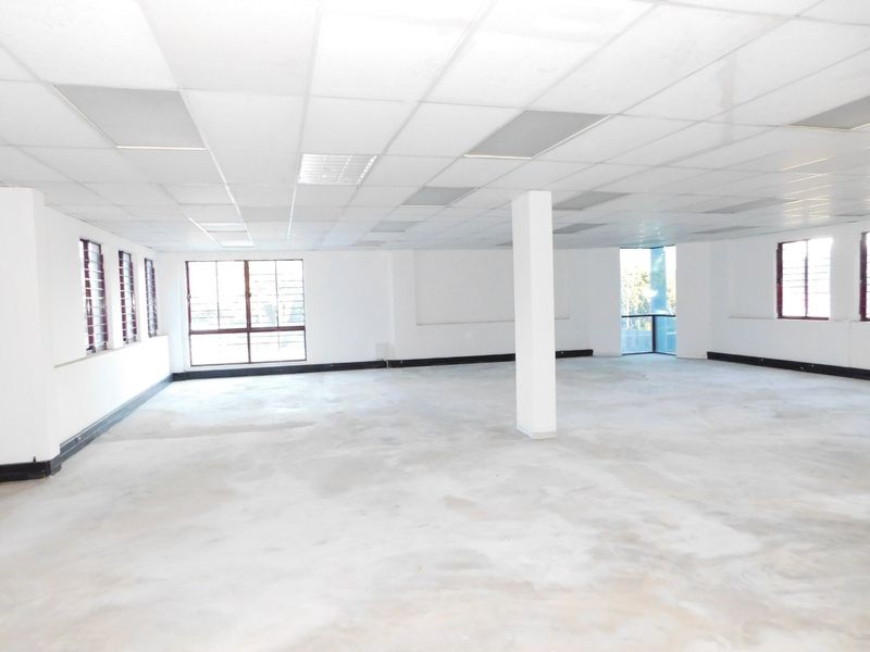 GROUND FLOOR OFFICES WITH QUICK ACCESS TO REPUBLIC ROAD. - Photo 5