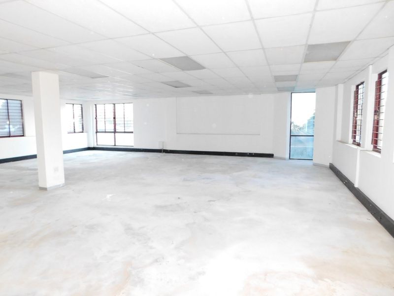GROUND FLOOR OFFICES WITH QUICK ACCESS TO REPUBLIC ROAD. - Photo 10