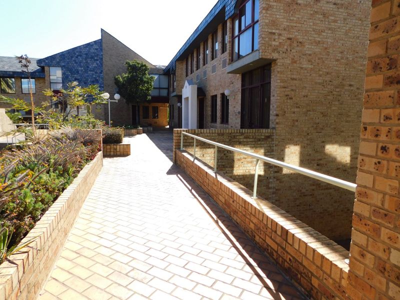 GROUND FLOOR OFFICES WITH QUICK ACCESS TO REPUBLIC ROAD. - Photo 3