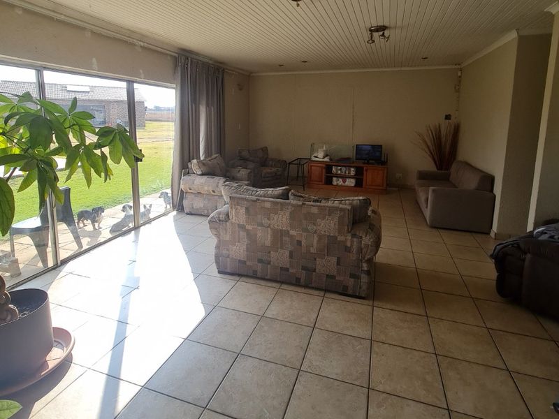 Do not miss out on this lovey small holding located in Rusticana - Photo 6