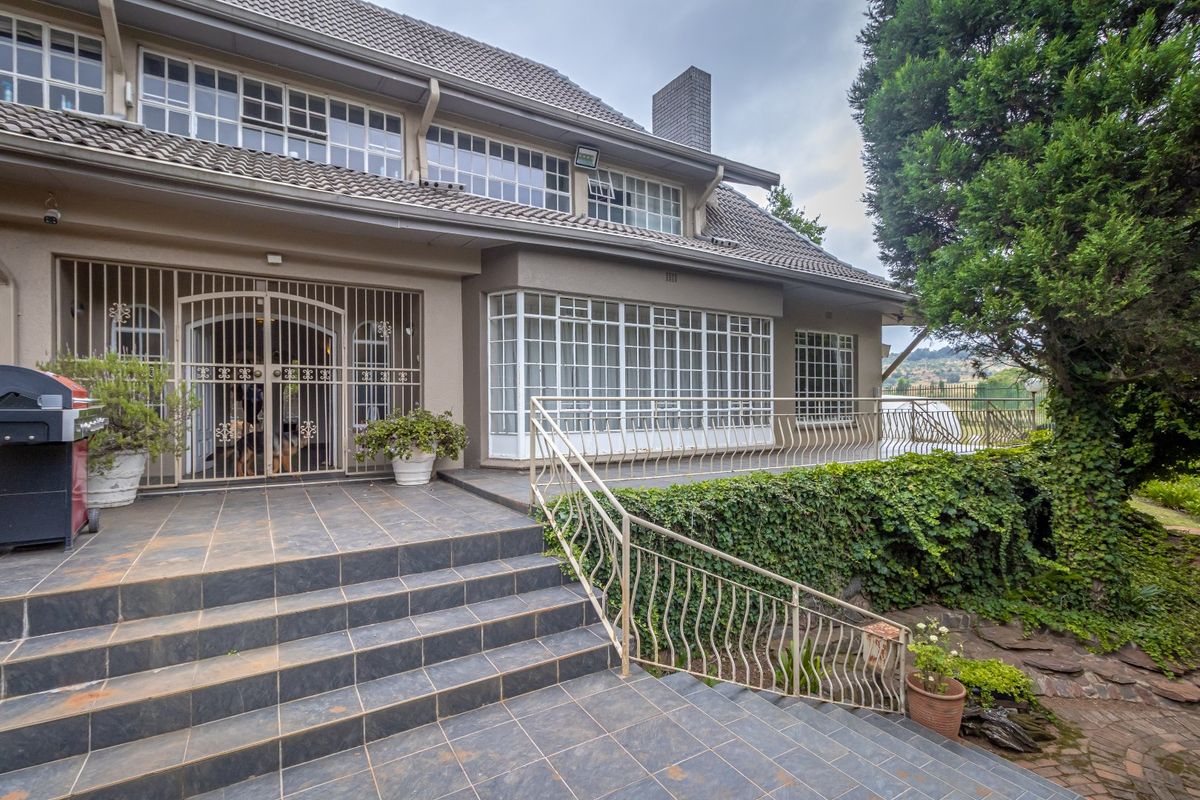 Stunning, spacious and immaculate family home in suburban area - Photo 3