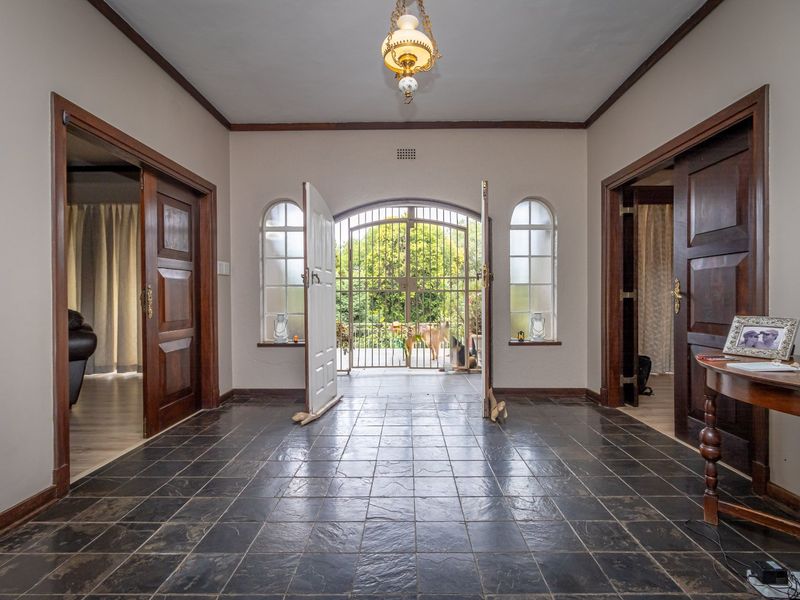 Stunning, spacious and immaculate family home in suburban area - Photo 7