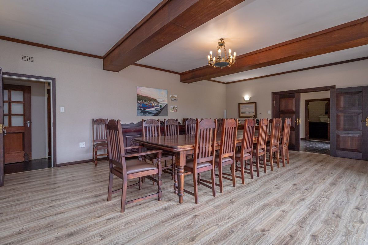 Stunning, spacious and immaculate family home in suburban area - Photo 4