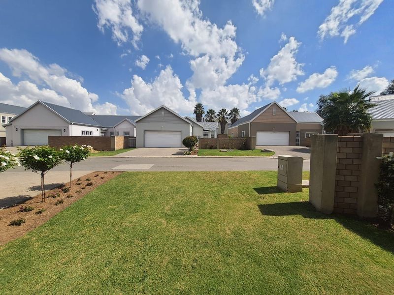 Ultra Modern and Very Sleek House Up For Sale In The Secure Estate Of Riverspray - Photo 2