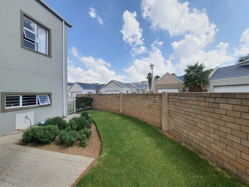 Ultra Modern and Very Sleek House Up For Sale In The Secure Estate Of Riverspray - Photo 3