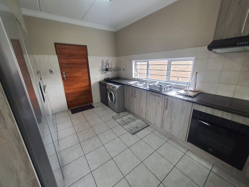 Ultra Modern and Very Sleek House Up For Sale In The Secure Estate Of Riverspray - Photo 6