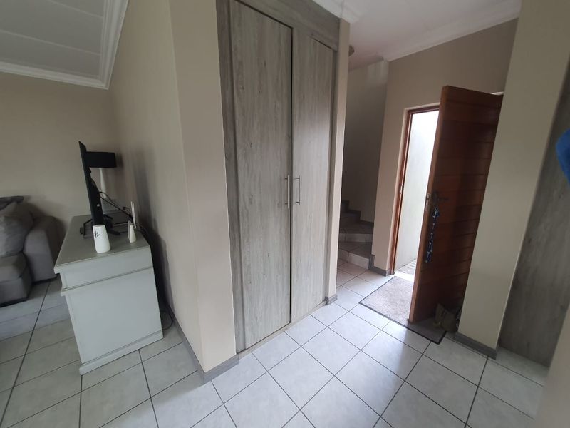 Ultra Modern and Very Sleek House Up For Sale In The Secure Estate Of Riverspray - Photo 4