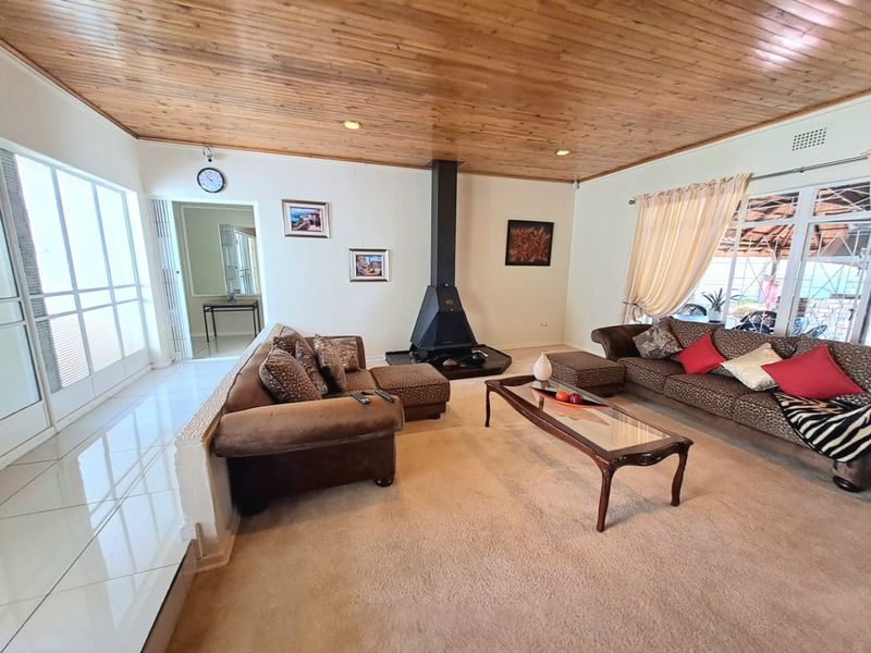 NEAT AND BEAUTIFUL FAMILY HOME NOW FOR SALE IN ARCONPARK - Photo 10