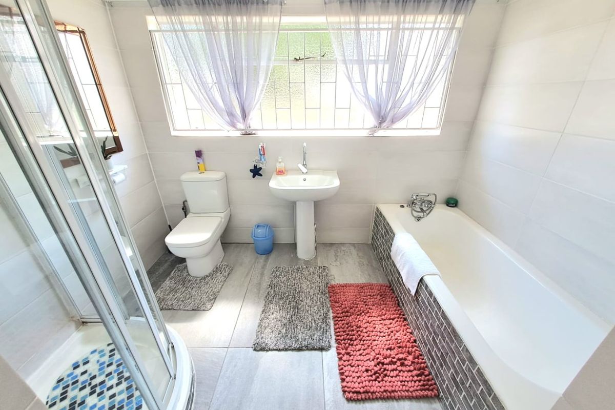 NEAT AND BEAUTIFUL FAMILY HOME NOW FOR SALE IN ARCONPARK - Photo 2