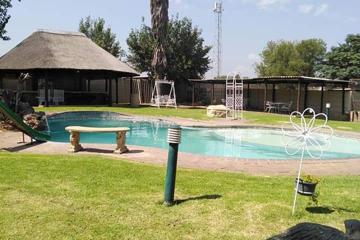 This magnificent 2.5ha plot in Vanderbijlpark offers so much, you'll have to see it!! - Photo 2