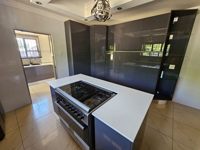 Stunning newly build house for sale in Vaalpark - Photo 3