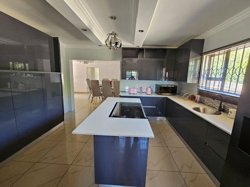 Stunning newly build house for sale in Vaalpark - Photo 9
