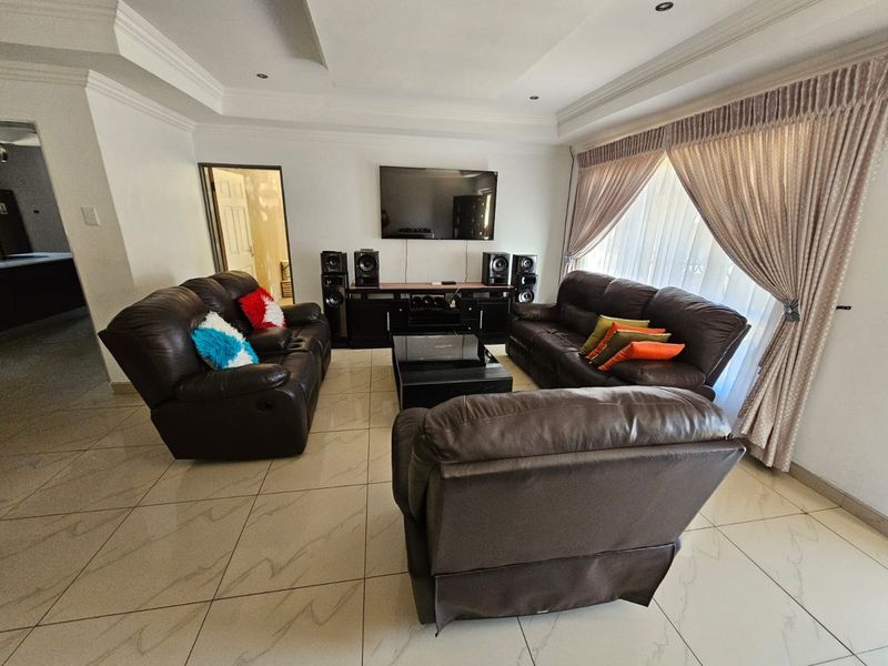 Stunning newly build house for sale in Vaalpark - Photo 6