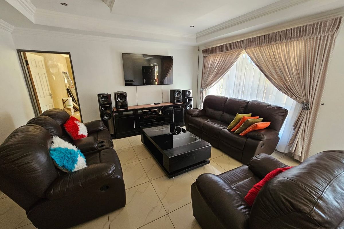 Stunning newly build house for sale in Vaalpark - Photo 4