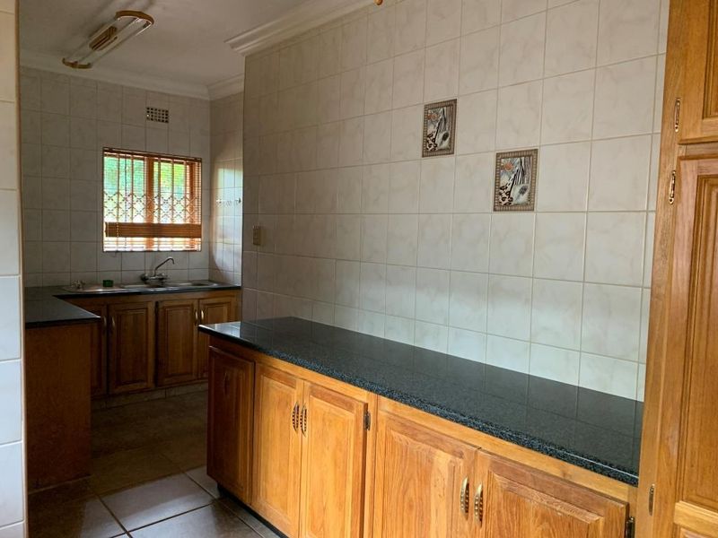 Exquisite and picture perfect home in Kranspoort! - Photo 10