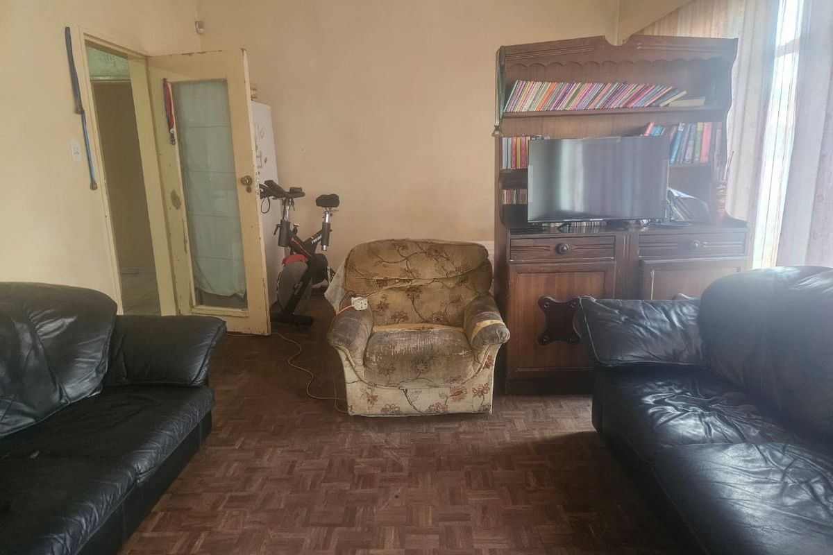 Renovators dream home! - Photo 4