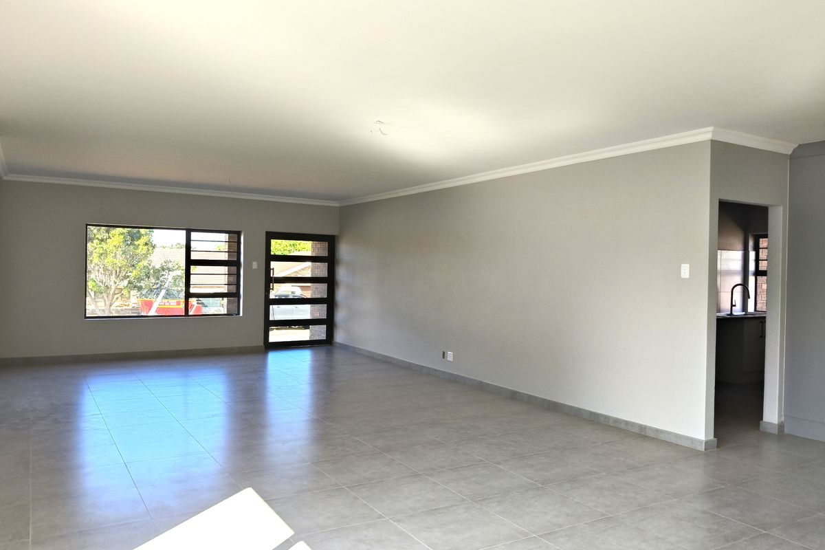 Prime location - walking distance to the beach - Photo 3