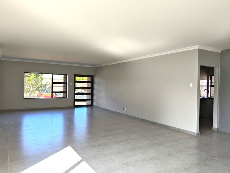 Prime location - walking distance to the beach - Photo 3