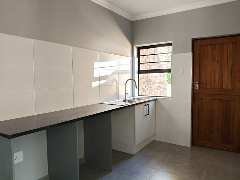 Prime location - walking distance to the beach - Photo 10