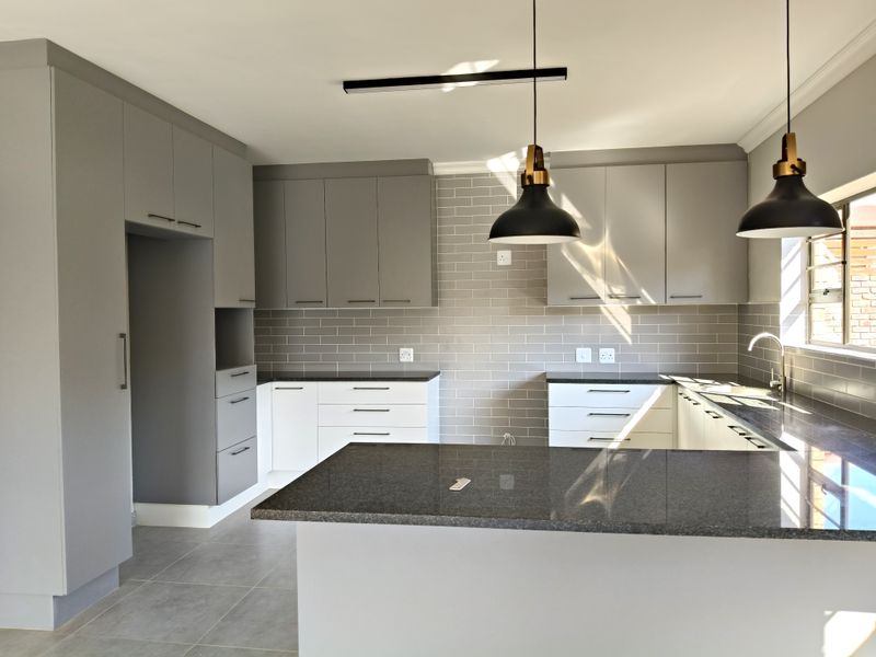 Prime location - walking distance to the beach - Photo 6