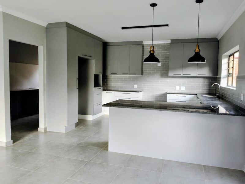 Prime location - walking distance to the beach - Photo 6