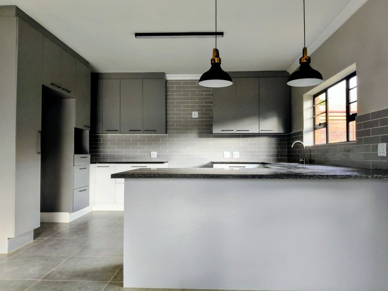 Prime location - walking distance to the beach - Photo 7