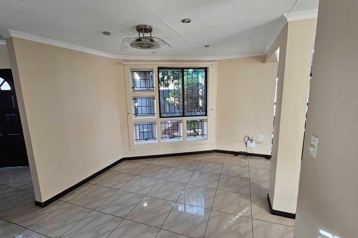 Fantascic Double storey  House - Photo 4