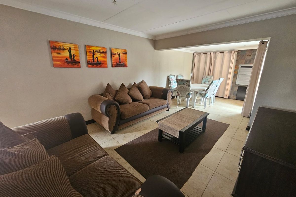 Stunning apartment for sale in Vaalpark - Photo 2