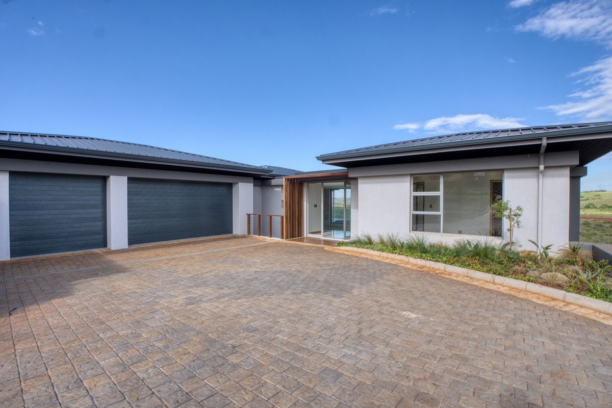 Magnificent 4 Bedroom Home in Zimbali Lakes - Photo 2