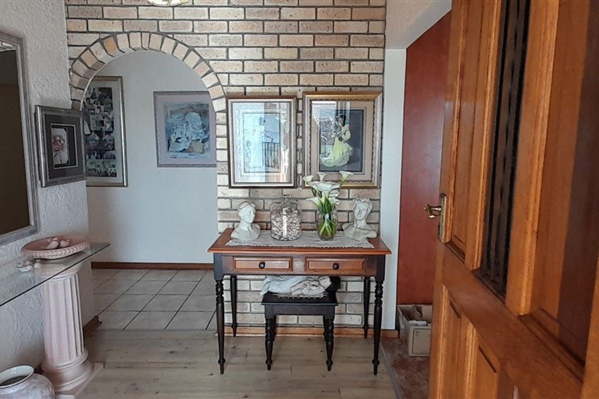 Beautifull 3 Bedroom house with a flat and stunnig seaviews! - Photo 4