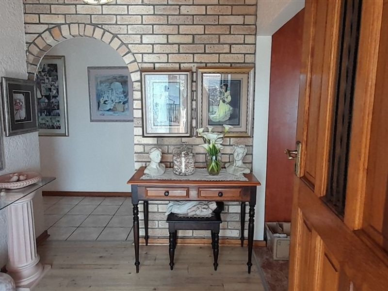 Beautifull 3 Bedroom house with a flat and stunnig seaviews! - Photo 4