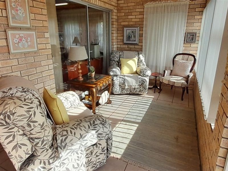 Beautifull 3 Bedroom house with a flat and stunnig seaviews! - Photo 3